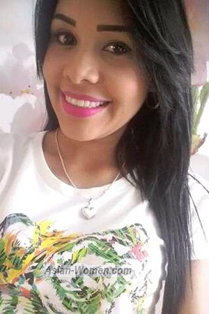 171718 - Daniela Age: 33 - Colombia