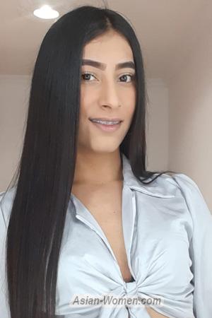 204579 - Laura Age: 25 - Colombia