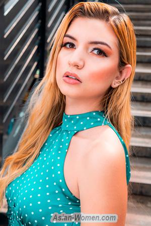 206488 - Laura Age: 26 - Colombia