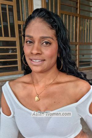 207174 - Emilia Age: 42 - Colombia